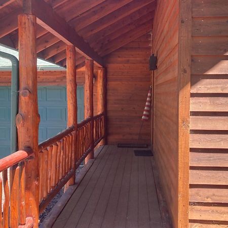 فيلا Whispering Pines Retreat باينتوب ليكسايد المظهر الخارجي الصورة