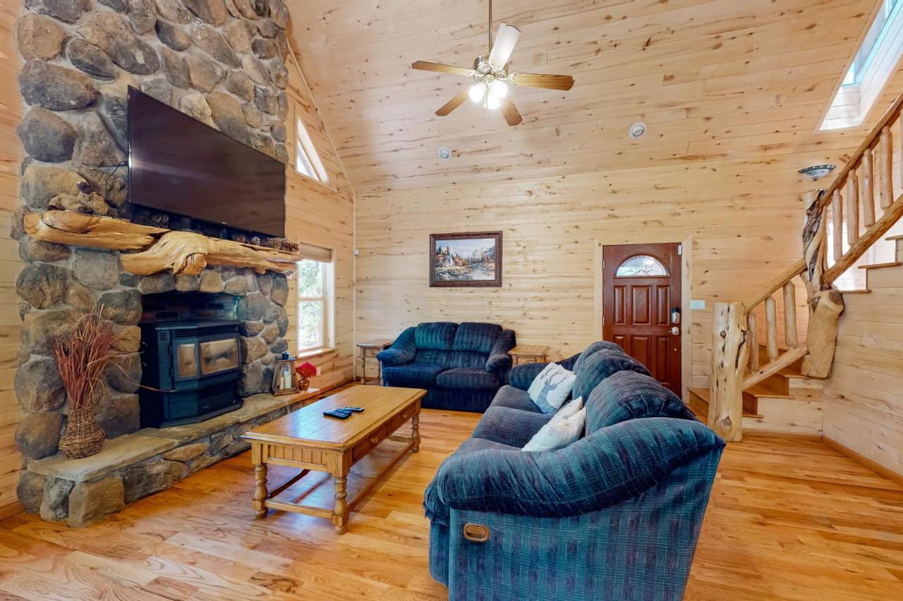 فيلا Whispering Pines Retreat باينتوب ليكسايد المظهر الخارجي الصورة