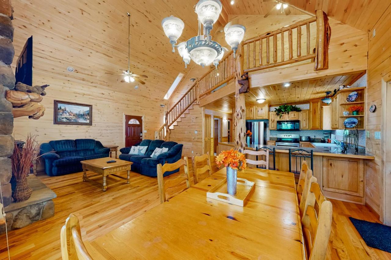 فيلا Whispering Pines Retreat باينتوب ليكسايد المظهر الخارجي الصورة