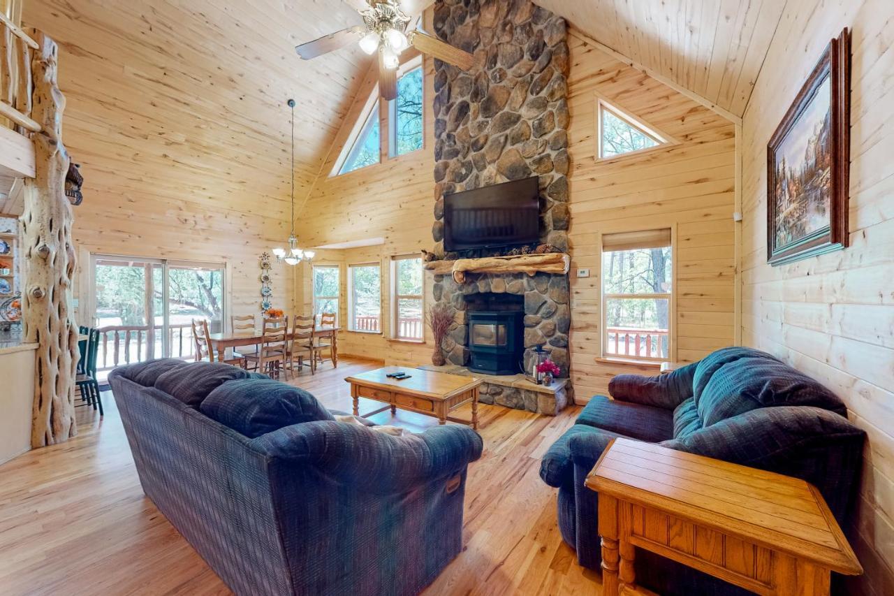 فيلا Whispering Pines Retreat باينتوب ليكسايد المظهر الخارجي الصورة