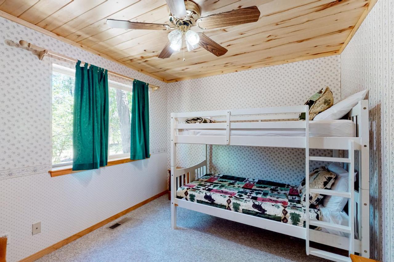 فيلا Whispering Pines Retreat باينتوب ليكسايد المظهر الخارجي الصورة