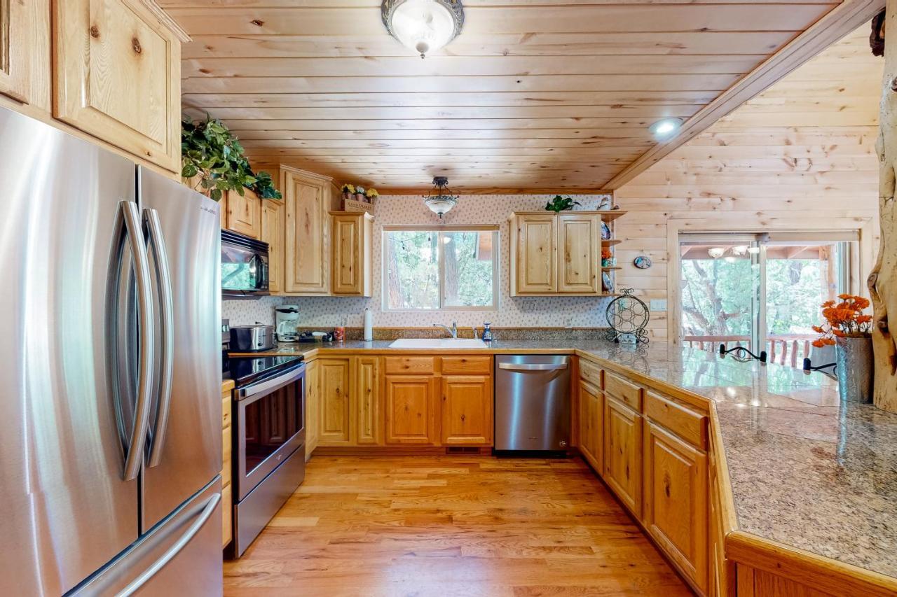 فيلا Whispering Pines Retreat باينتوب ليكسايد المظهر الخارجي الصورة