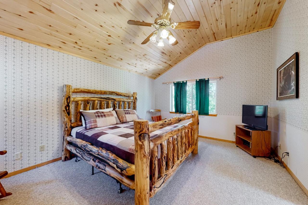 فيلا Whispering Pines Retreat باينتوب ليكسايد المظهر الخارجي الصورة