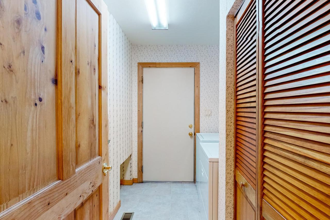 فيلا Whispering Pines Retreat باينتوب ليكسايد المظهر الخارجي الصورة