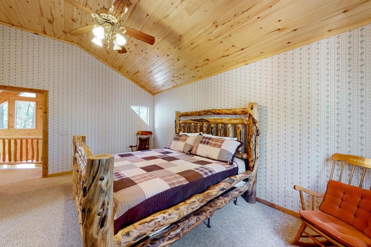 فيلا Whispering Pines Retreat باينتوب ليكسايد المظهر الخارجي الصورة
