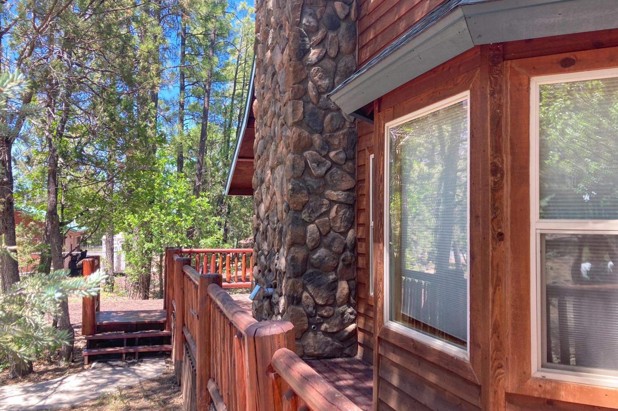 فيلا Whispering Pines Retreat باينتوب ليكسايد المظهر الخارجي الصورة